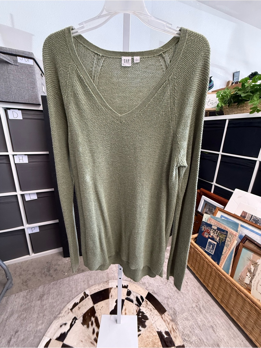 Gap Women's V-Neck Lightweight Waffle Knit Sweater in Olive